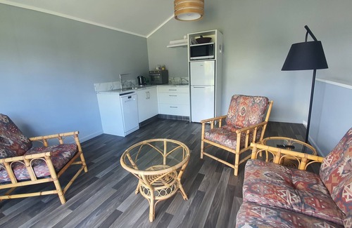 Maketu Apartment | The Mayor Villa awaits your arrival, right on the beach front in Historic Maketu