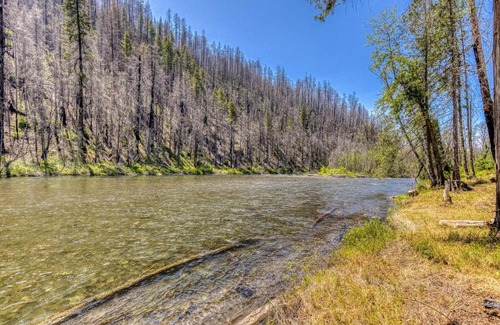 Vida House | The McKenzie River House