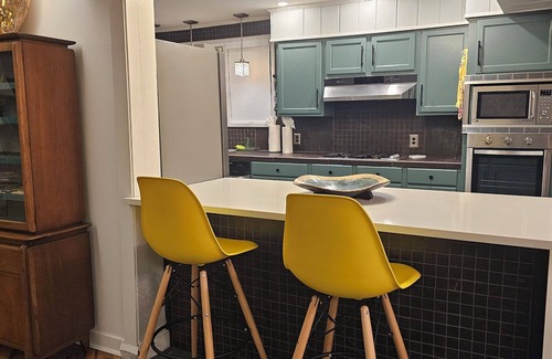 Mid City South House | The MCM House - Mid-Century Modern Gem with Heated Pool & Hot Tub - Sleeps 12