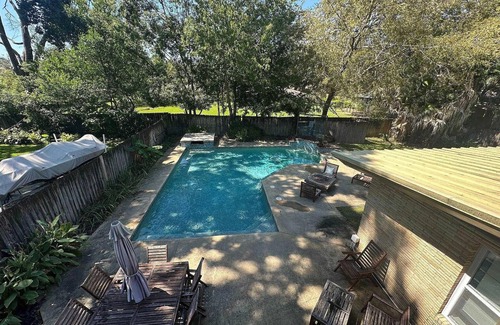 Mid City South House | The MCM House - Mid-Century Modern Gem with Heated Pool & Hot Tub - Sleeps 12
