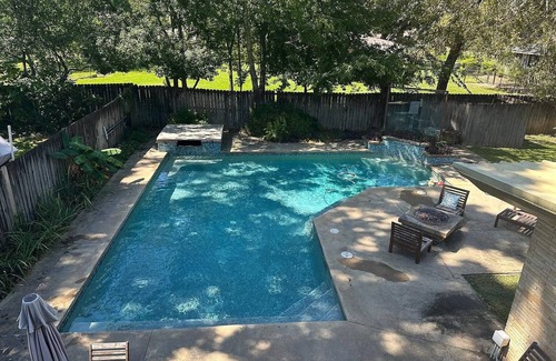 Mid City South House | The MCM House - Mid-Century Modern Gem with Heated Pool & Hot Tub - Sleeps 12