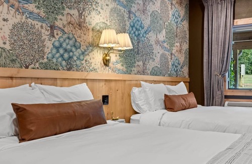 Jasper Hotel | The Meadow Room