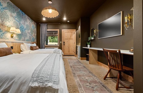 Jasper Hotel | The Meadow Room