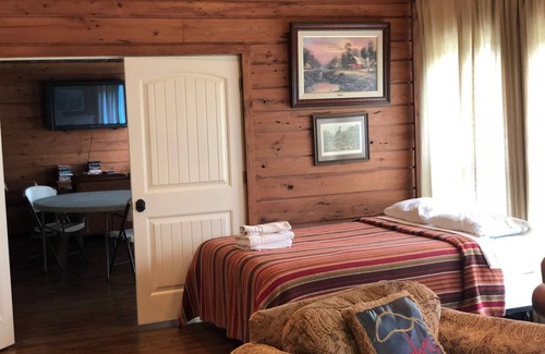 Eucha Apartment | The Meadows Lodge is a Hotel style lodge with 8 rooms and 2 suites available.