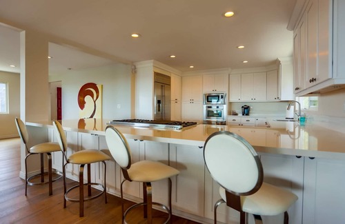 La Jolla Mesa House | The Mermaid House: Breathtaking bay, ocean, and city views, equipped with a Jacuzzi and A/C