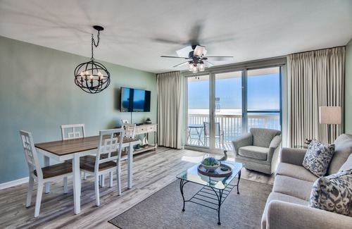 Destin Condo | 🐳'The Merry Whale' Amazing beach views🏖 calming waves🌊 just beyond your door!