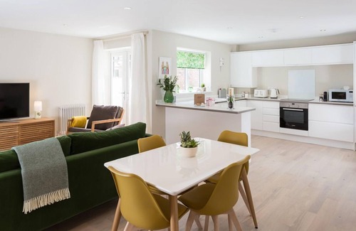 York Cottage | The Mews - sleeps 4 guests in 2 bedrooms