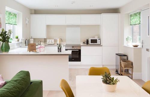 York Cottage | The Mews - sleeps 4 guests in 2 bedrooms
