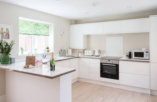 York Cottage | The Mews - sleeps 4 guests in 2 bedrooms