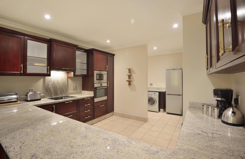 Sandown Hotel | The Michelangelo Towers