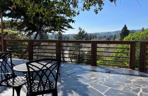 Bananna Belt House | The Midtown Cottage- w/Private Entrance and Views