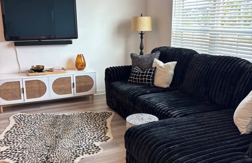 Wellborn House | The Midtown Retreat – Near TAMU