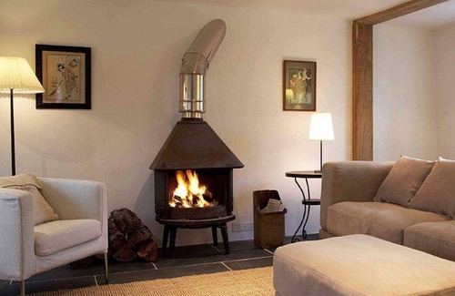 Bramfield Cottage | The Milking Parlour Sleeps up to 4 in 2 Bedrooms