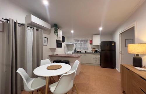 Lightning Ridge Apartment | The Miners Cottage On Nettleton Lightning Ridge