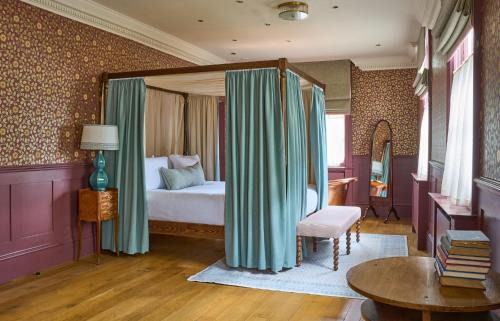 Richmond-upon-Thames Hotel | The Mitre, Hampton Court