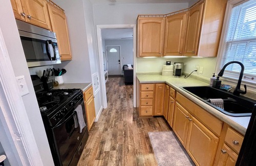 Sioux Falls House | The Modern Bungalow, Near DTSF, Dog Friendly, Private Sauna