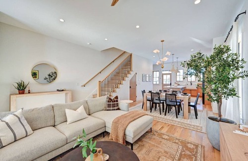 Buena Vista House | The Modern Downtown Getaway STR-291