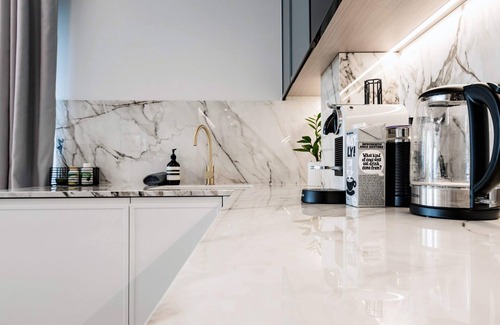 Brondesbury Park Apartment | The Modern Glasshouse - by Out of Office Lifestyle