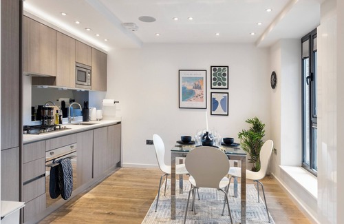 Angel Apartment | The Modern Nest: Chic 2BR Oasis in the City