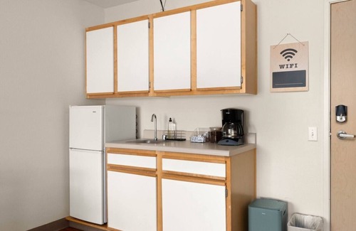 Paradise Apartment | The Modoc | Stylish Stay in Paradise