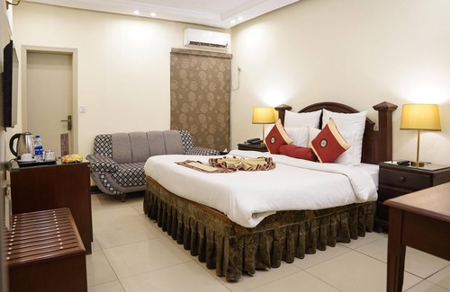 Lahore Hotel | The Monterey Grand Hotel