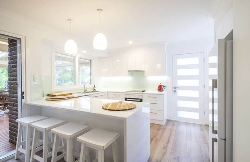 Mollymook House | The Mook Summary: Pet