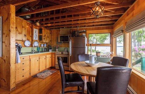 Tenants Harbor Cottage | The Moonlight Cottage: At The Water's Edge With Beaches And Atlantic Views