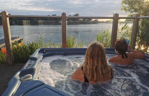 South Cerney House | The Moorings