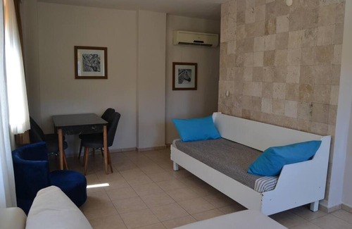 Side Apartment | the most unforgettable holiday wait you