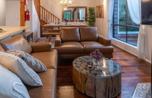 Eagle Heights Ski Chalet | The Mountain Chalet - Hot Tub, Fireplace, Games