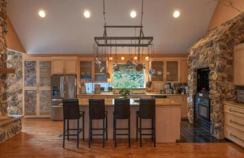 Elliottsburg House | The Mountain Lodge