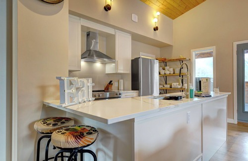 Canmore House | The Mountain View | Amazing Views, Private Hot Tub, Centrally Located