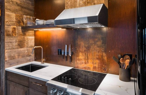 Emigrant Apartment | The Mountain Yurt (as ft. in Condé Nast)