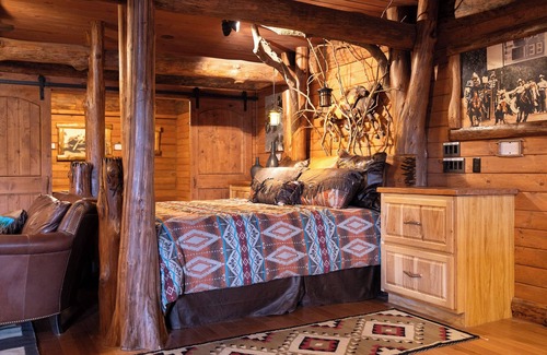White Lake Resort | The Museum Suite @ Driftwood Ranch - a Horse and Cattle Ranch - White Lake, NY