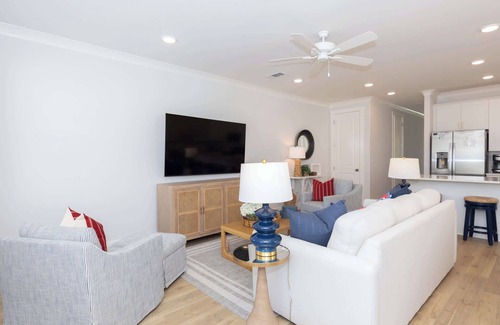 Oxford Apartment | The MVP on Miramar, Best Rate for SC GameDay!
