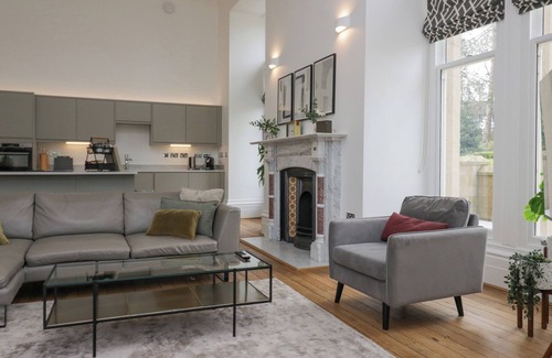 Newland Near Ulverston Cottage | The Myles Suite Stone Cross Mansion