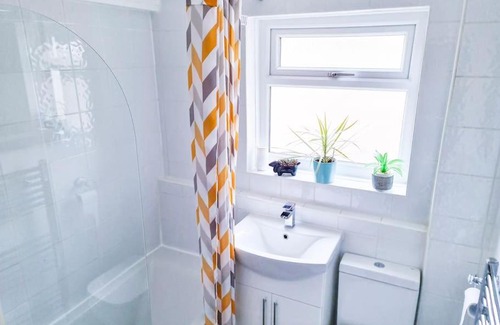 Lewisham Apartment | The Navarone Blue Orchid Flat