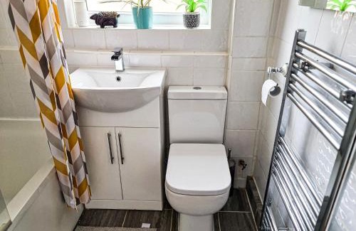 Lewisham Apartment | The Navarone Blue Orchid Flat