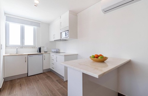 Linda-a-Velha Hotel | The Navigator - Ocean Heights