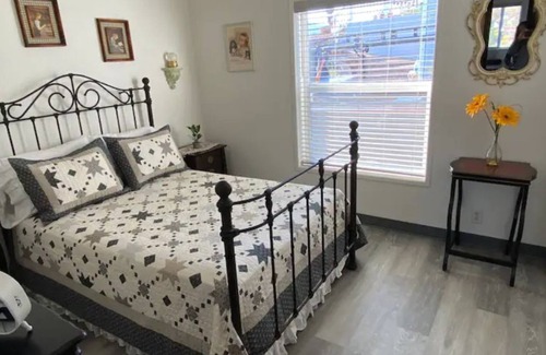 Roseburg House | The Nest, 2 Bedroom, 2 bath, with full kitchen