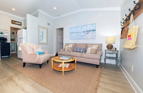 Saint Simons Heights Cottage | The Nest at Circle Park - Cute Cozy Cottage