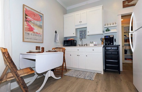 Saint Simons Heights Cottage | The Nest at Circle Park - Cute Cozy Cottage