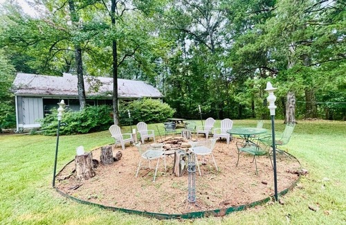 Oxford House | The Nest Egg, Discount rate for S. Carolina game!