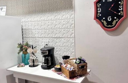 Taylorville Apartment | The Nest is a cozy 2-bedroom apartment on the Downtown Taylorville Square.