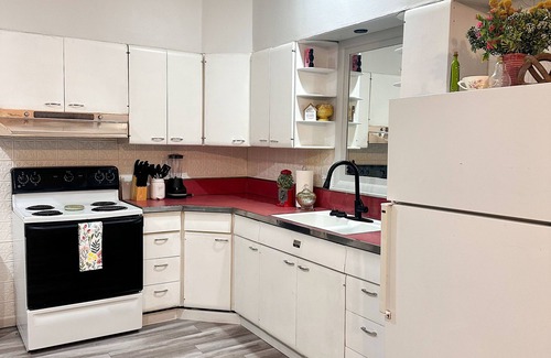 Taylorville Apartment | The Nest is a cozy 2-bedroom apartment on the Downtown Taylorville Square.