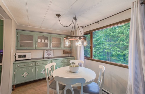 Crawford Bay Cottage | The Nest on Kootenay Lake in Crawford Bay