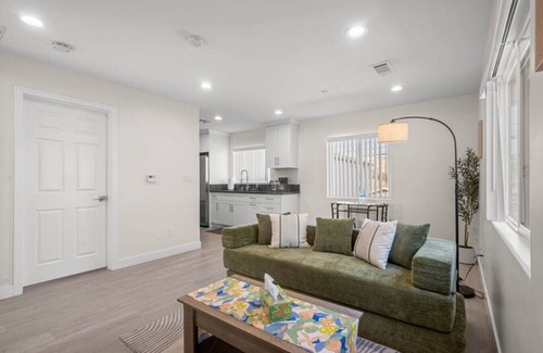 Burbank Apartment | The Niagara Haven Stayhouse