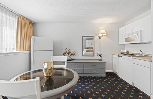 Niantic Hotel | The Niantic Inn