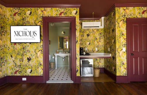 Harleston Village Bed & Breakfast | The Nicholas King Suite- Walk to King