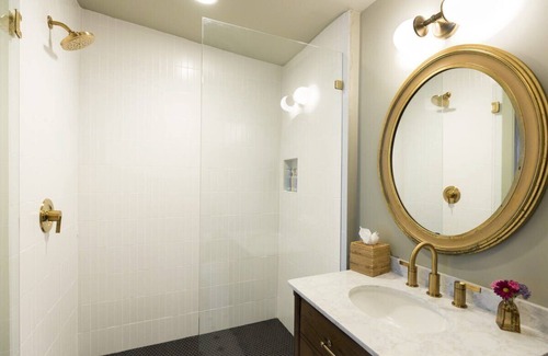 Harleston Village Bed & Breakfast | The Nicholas Veranda King Suite - Steps to King